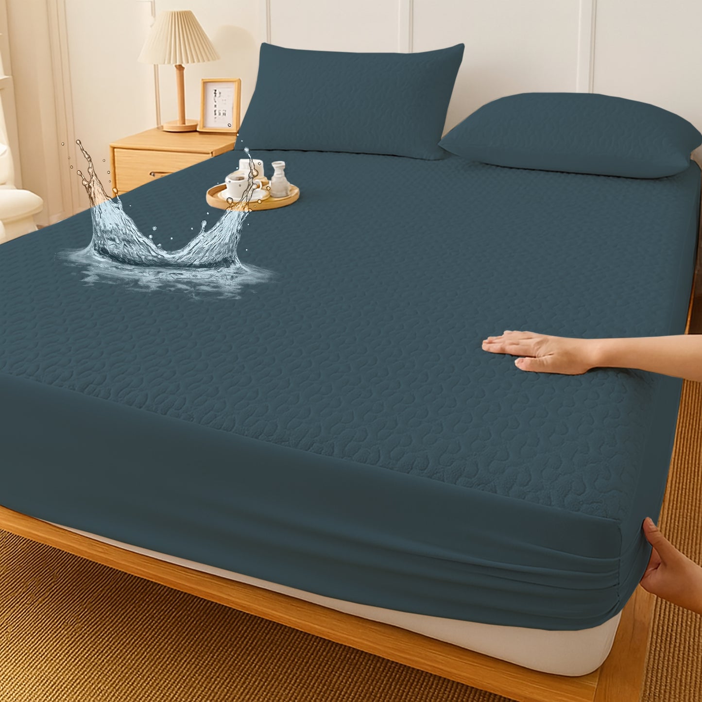 Husă pat matlasată impermeabilă + două fețe de pernă