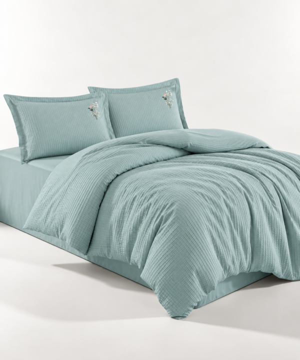 Lenjerie de pat Culmi Bucovinene, 100% bumbac ranforce, 4 piese, cearceaf 240 x 260 cm, mentă cu broderie