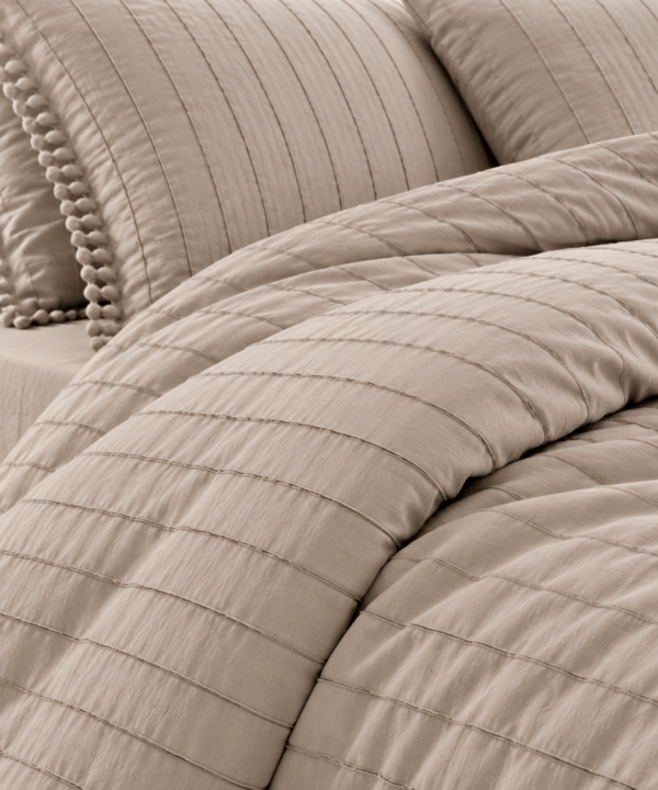 Alternative view of Lenjerie de pat Culmi Bucovinene, 100% bumbac ranforce, 4 piese, cearceaf 240 x 260 cm, bej matlasat