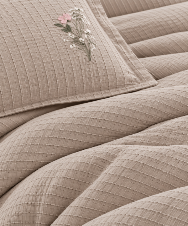 Alternative view of Lenjerie de pat Culmi Bucovinene, 100% bumbac ranforce, 4 piese, cearceaf 240 x 260 cm, bej cu broderie
