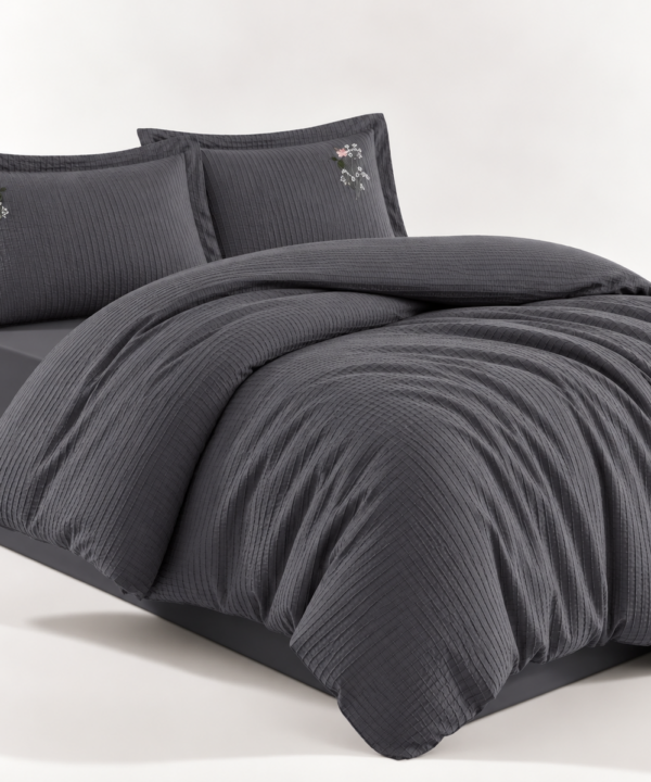 Lenjerie de pat Culmi Bucovinene, 100% bumbac ranforce, 4 piese, cearceaf 240 x 260 cm, antracit cu broderie