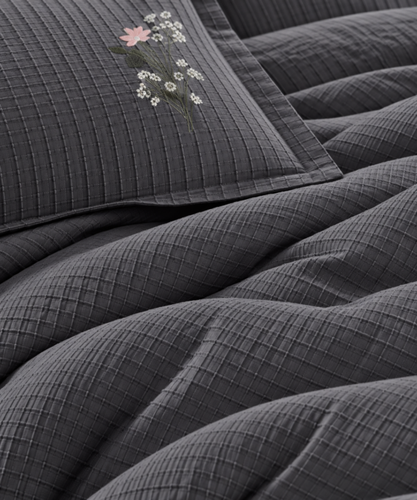 Alternative view of Lenjerie de pat Culmi Bucovinene, 100% bumbac ranforce, 4 piese, cearceaf 240 x 260 cm, antracit cu broderie